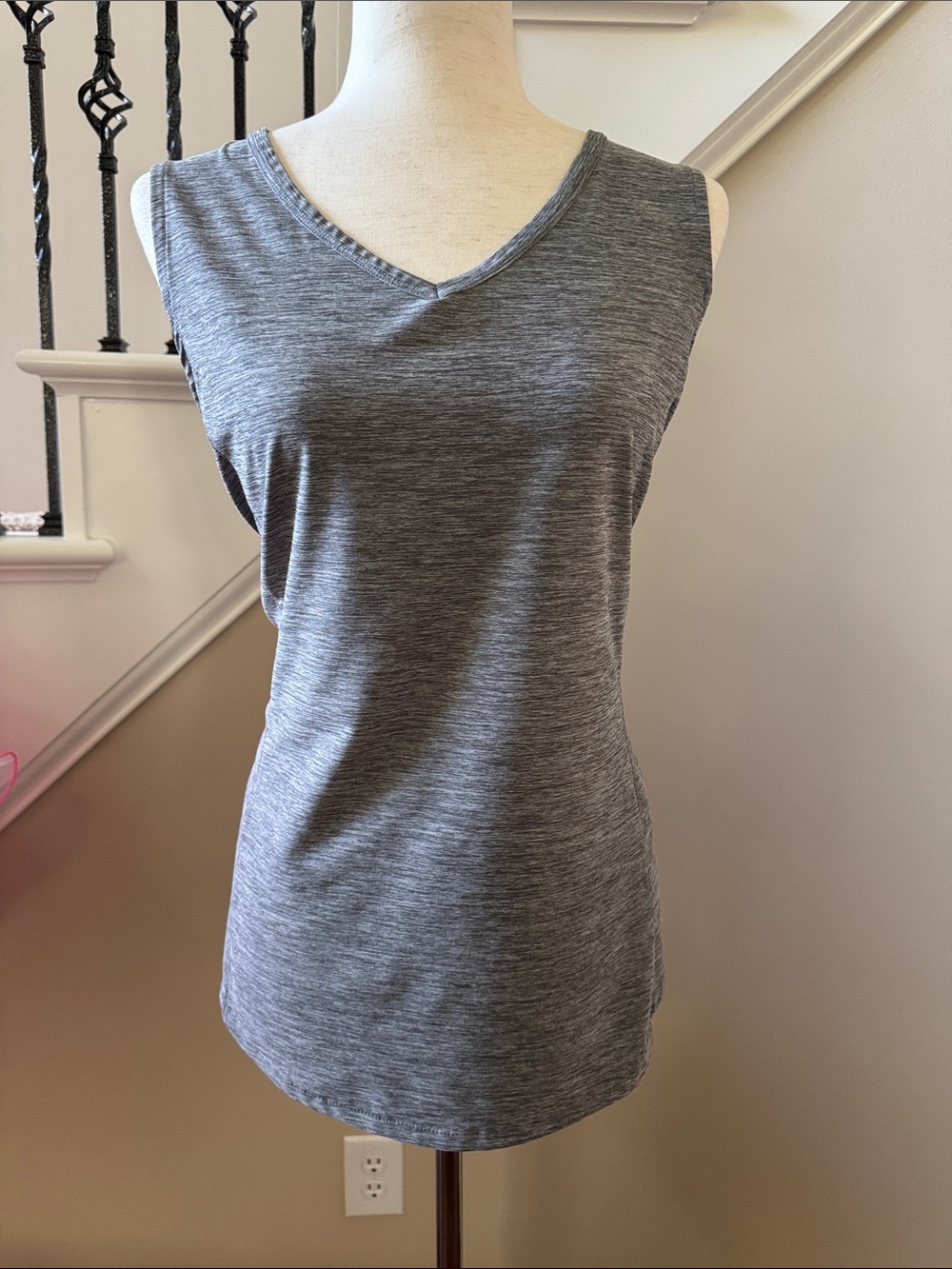 Duluth Trading Co Heather Gray Sleeveless V-Neck Tank